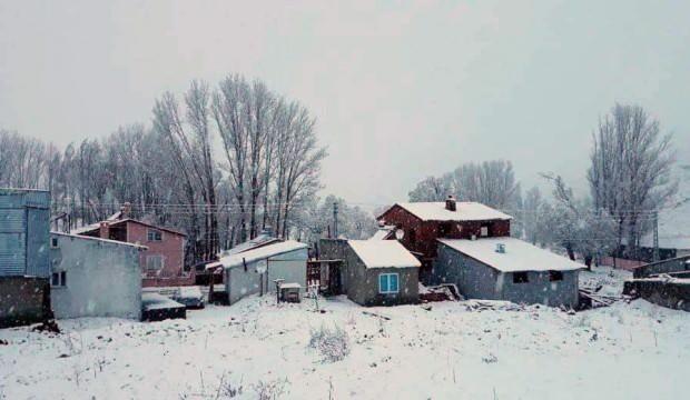 Bu köyde bahar ayında kışı yaşıyorlar