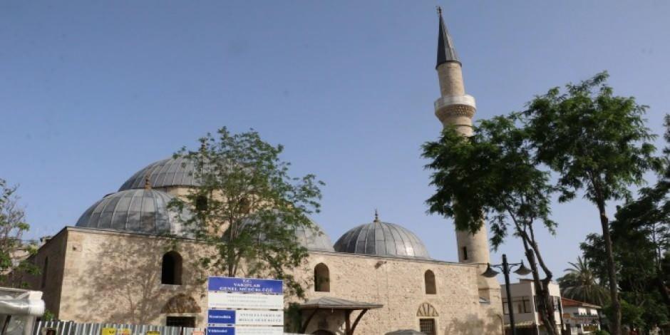 Tekeli Mehmet Paşa Camii'nde özgün süslemeler keşfedildi