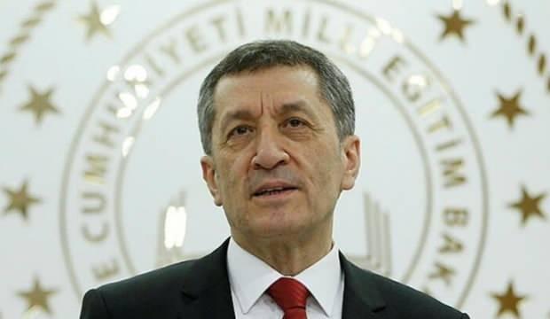 Bakan Selçuk'tan gençlere: Yaptığın her işi severek yap