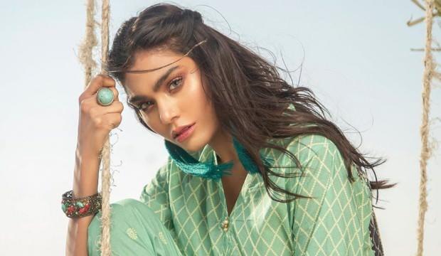 Dünyaca ünlü Zara Abid de düşen uçaktaydı