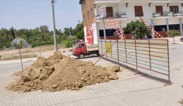 "Özel mülküm" dedi, mahalle yolunu kapattı
