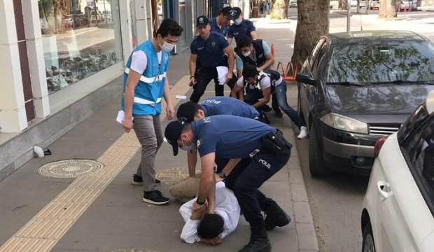 Sakarya'da kimlik isteyen polise mukavemet eden iki kişi gözaltına alındı