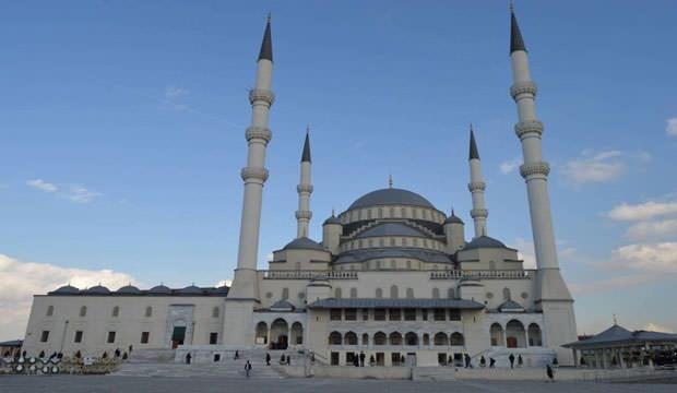 Hangi camilerde cuma namazı kılınacak? Ankara ve İzmir Cuma namazı kılınacak camilerin listesi
