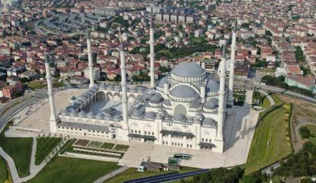 Çamlıca Camii, Cuma namazına hazırlanıyor