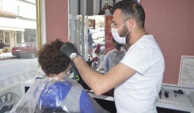 Karantina süreleri dolan 50 berber, yeniden işbaşı yaptı