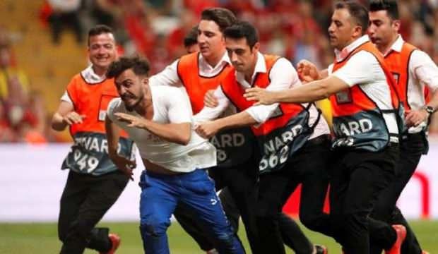 Maçta sahaya atlayan YouTuber Ali Abdülselam Yılmaz'a kötü haber!