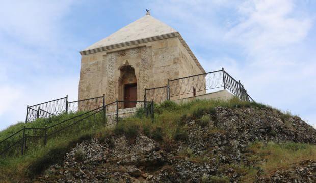 Bunu tarih yazmadı! Yavuz'un Sivas'ta inşa ettirdiği t&uuml;rbe...