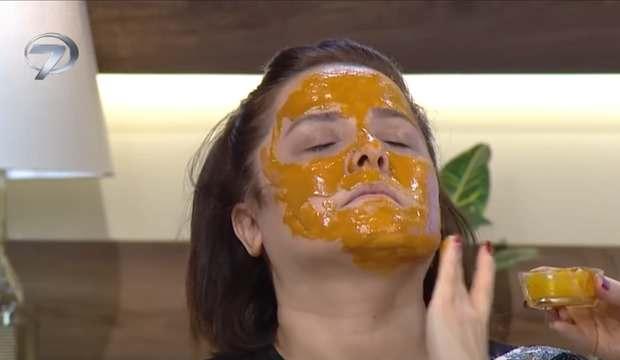 Cildi gençleştiren doğal maske tarifi: Toz zerdeçal, bal, limon ve zeytinyağı karışımı...