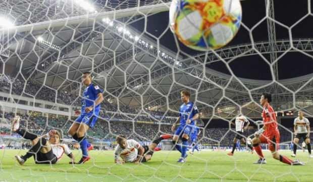 Japonya'da bir futbolcuda koronavirüs tespit edildi
