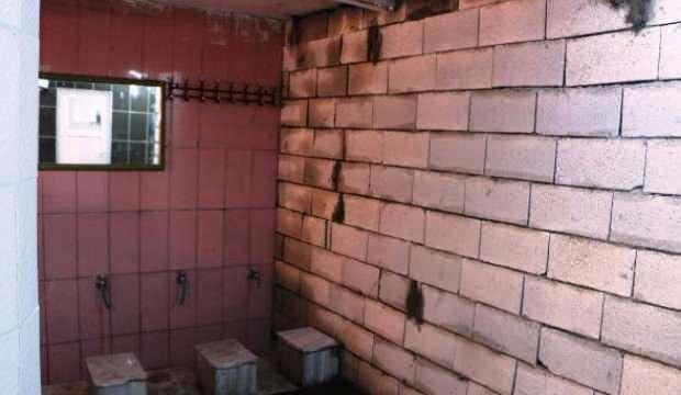Şaşkına çeviren olay! Cami tuvaleti ikiye bölündü