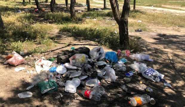 Utandıran manzara: Piknikten sonra çöplerini bırakıp gittiler