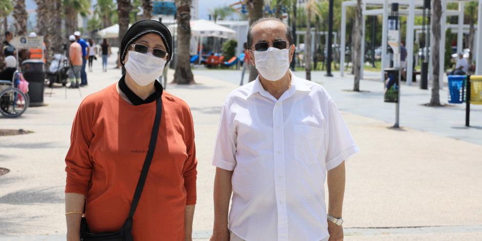 Antalya'da maske ve fiziki mesafe unutuldu