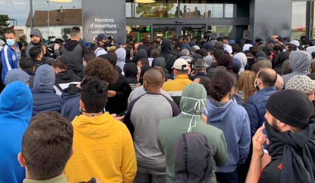 Fransa'da indirimli oyun konsolu izdihama neden oldu