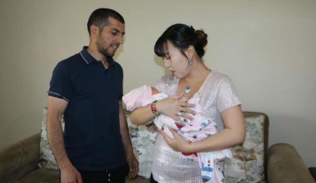 Çinli gelin bebeğiyle Yüksekova'da mutlu