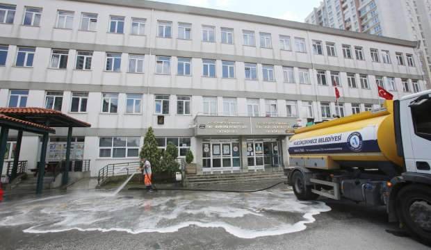 İstanbul’da YKS öncesi okullar dezenfekte edildi