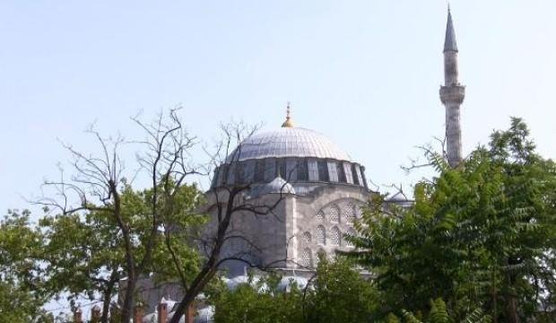 İstanbul'un iki yakasında aynı ismi taşıyan iki cami