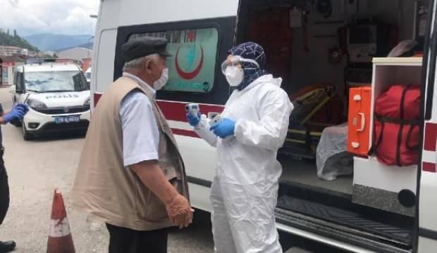 Minibüsteki yolcunun koronavirüs olduğunu zannedip polisi aradılar
