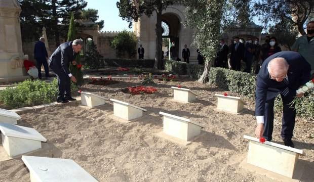 Bakan Akar, Malta’daki Türk Şehitliği’ni ziyaret etti