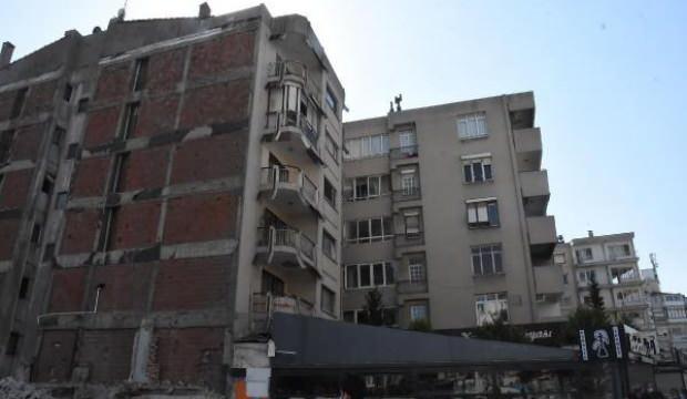 Eğik binalar tehlike saçıyor, ev sahiplerinden belediyeye tepki