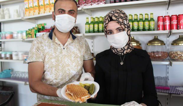 Esnaf çiftten ihtiyaç sahipleri için ‘askıda tost’ kampanyası