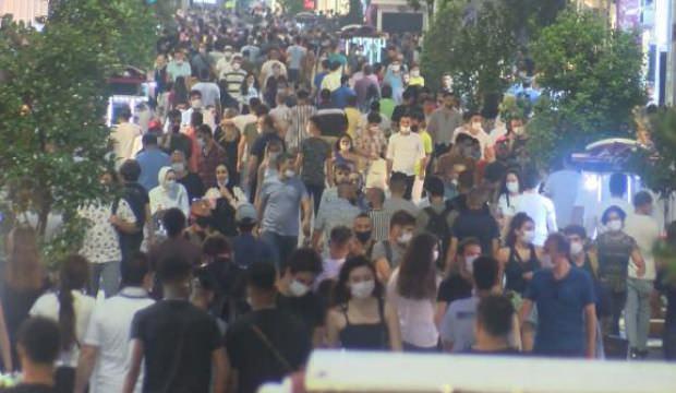 İstiklal Caddesi'nde hafta sonu yoğunluğu