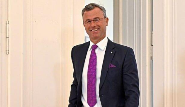 Kuran-ı Kerim'e hakaret eden ırkçı lidere istifa çağrısı