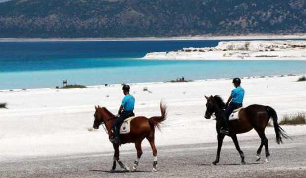 Salda Gölü atlı jandarmaya emanet