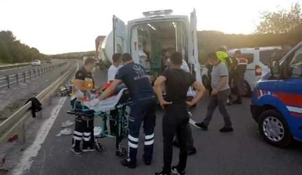 3 motosiklet, manevra yapan TIR'a vurmamak için birbiriyle çarpıştı: 4 yaralı