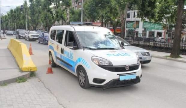 Araç kullanırken cep telefonuyla konuşan polise ceza
