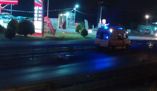 Feci ölüm! Üst geçit yerine yoldan geçmeye kalktı 4-5 araç üstünden geçti