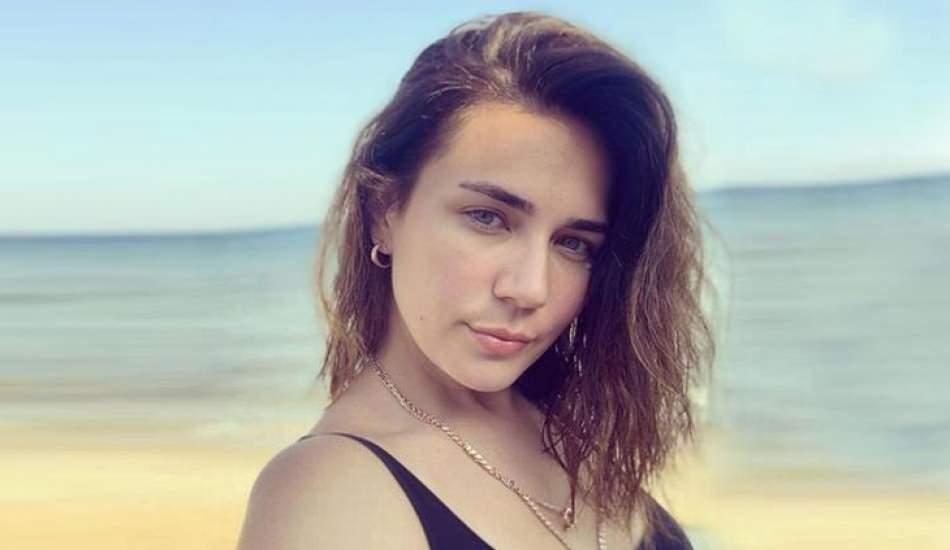 İkinci kez hamile Buse Varol’un terlikleri gündem oldu!