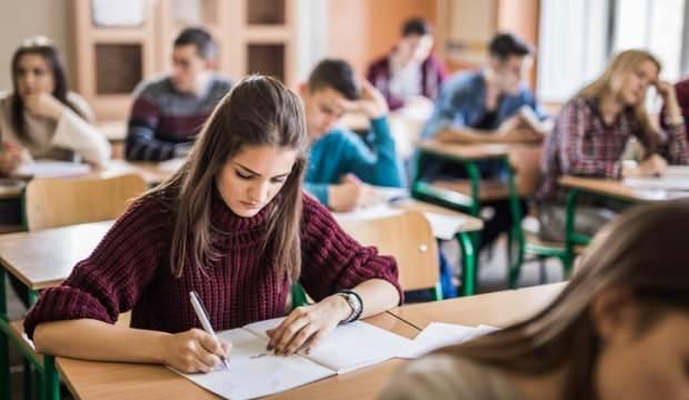 MEB'den devamsızlıktan kalan lise son öğrencilerine 'mezuniyet' müjdesi