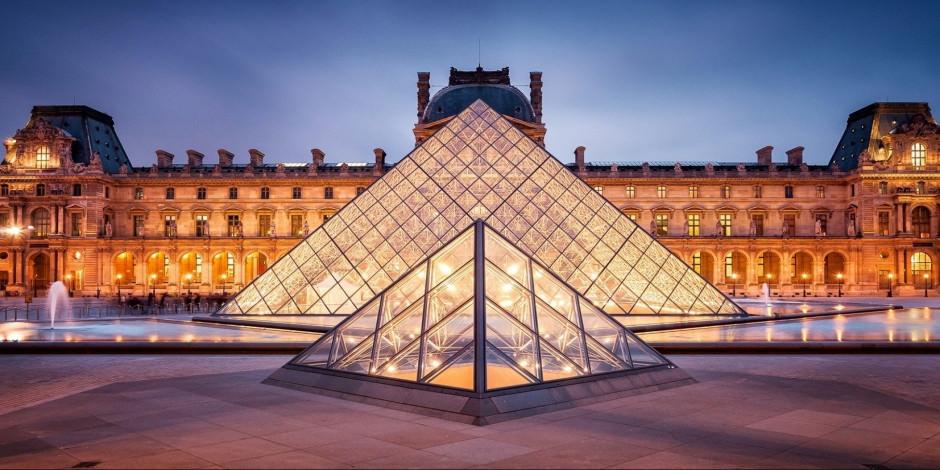 Paris Louvre Müzesi bugün yeniden açılıyor
