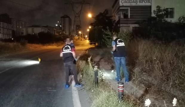Silahlı saldırgan yolda yürüyen gence kurşun yağdırdı