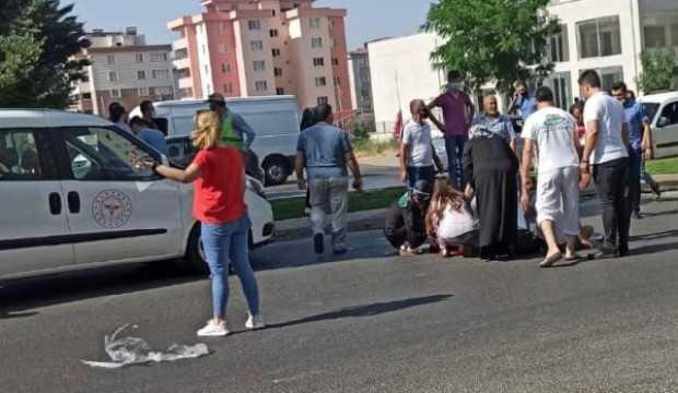 Yayaya çarpan motosiklet sürücüsü öldü