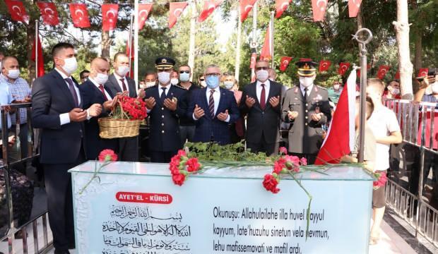 15 Temmuz Kahramani Sehit Omer Halisdemir Kabri Basinda Aniliyor Guncel Haberleri