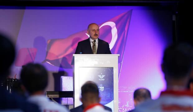 Bakan Karaismailoğlu, Ankara Garı'nda gençlerle buluştu