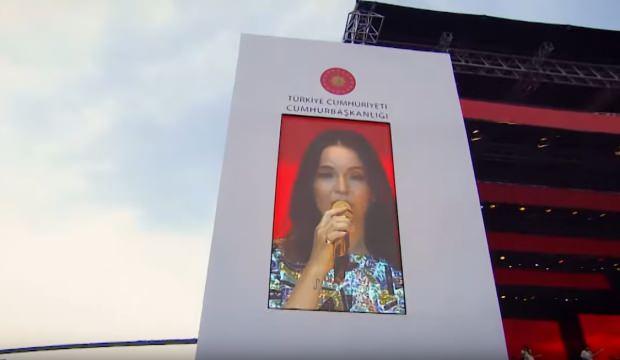 "İstanbul Yeditepe Konserleri"nde Bengü ve Berkay izleyiciyle buluştu