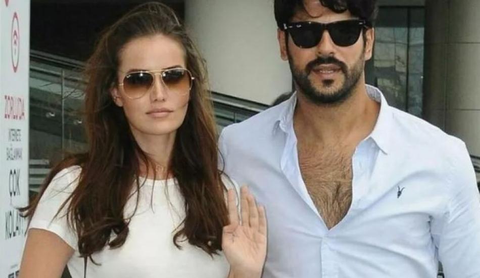 fahriye_evcen_ve_burak_ozcivit_ailesi_54_tlye_ziyafet_cekti_1595314645_8556.JPG