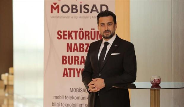 Akıllı telefon pazarındaki daralma sürüyor