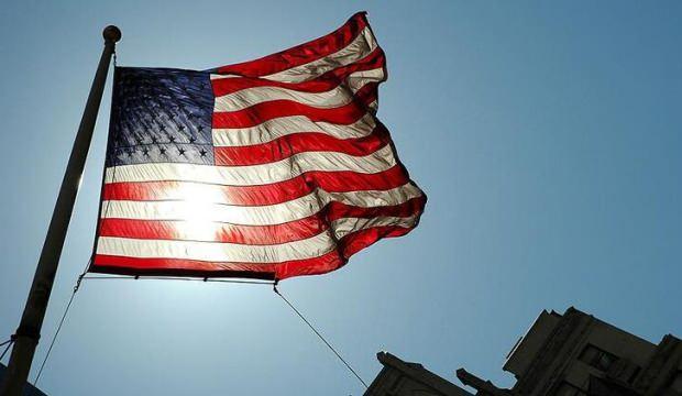 Amerikalıların kişisel geliri azalırken harcamaları arttı