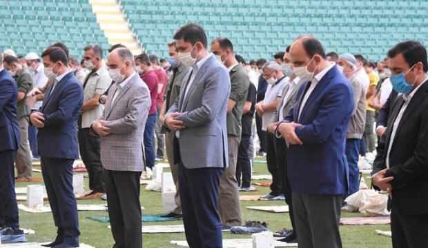 Çevre ve Şehircilik Bakanı Kurum vatandaşlarla bayramlaştı