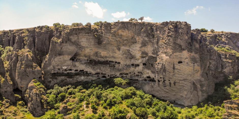 Dağın içi oyularak yapılan İnönü Mağaraları tarihiyle hayran bırakıyor