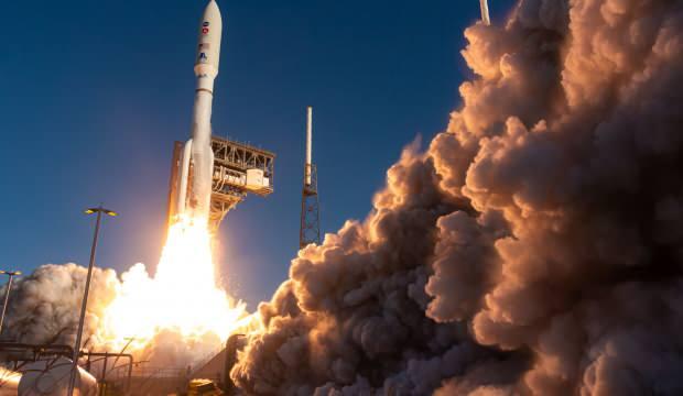 NASA'nın 'Rover' uzay mekiği Mars yolculuğuna başladı