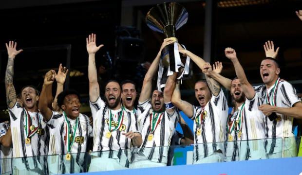 Şampiyon Juventus kupasına kavuştu