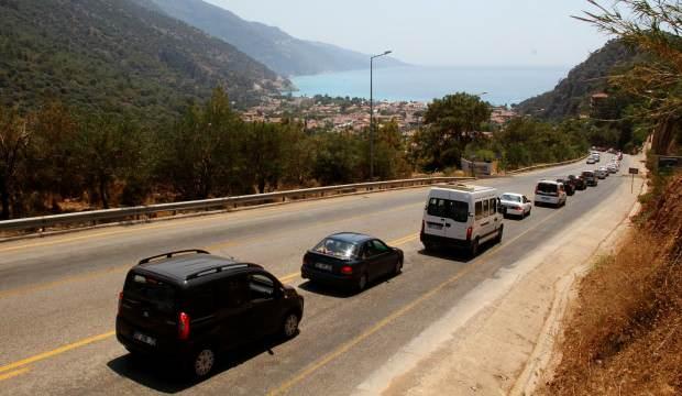 Tatilleri böyle başladı: Ölüdeniz'e varmak için kilometrelerce yürüdüler!