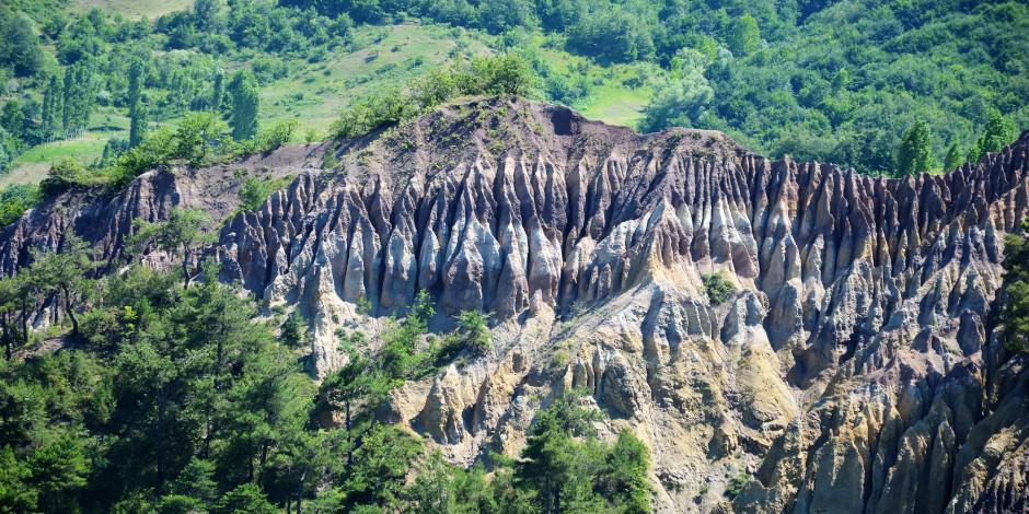 Tokat'ın binlerce yıllık ilginç oluşumu 'Dilim kayalar'