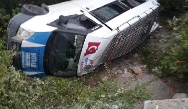 Yolcu minibüsü şarampole devrildi: 6 yaralı