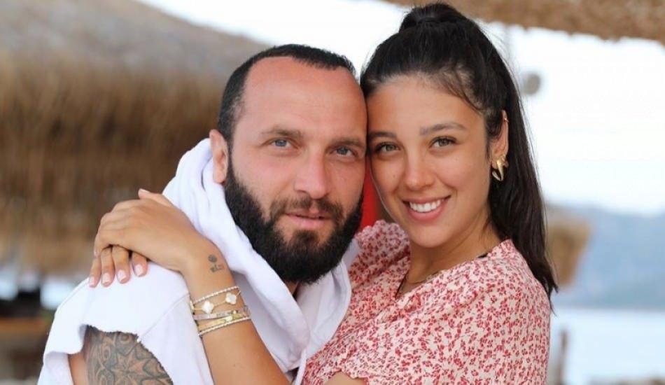 Berkay Dan 2 Milyon Tl Ye Saat Takan Esi Ozlem Ada Sahin E Ovgu Dolu Sozler Magazin Haberleri