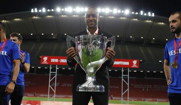 Chelsea'den Eddie Newton'a tebrik